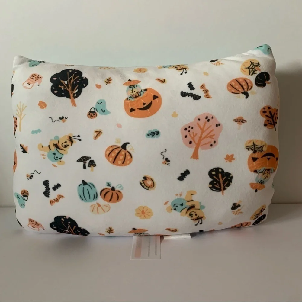 🌸NWT. DISNEY Winnie The Pooh Halloween Pillow